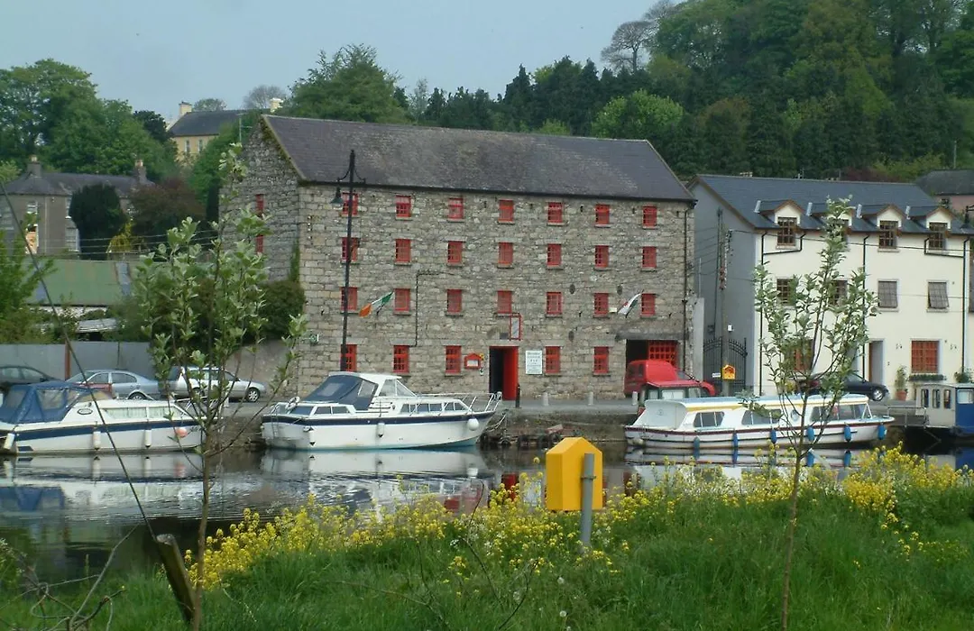 Waterside Guesthouse-1