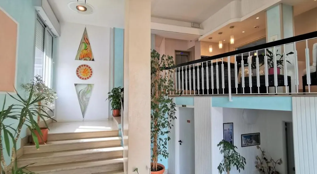 Hotel Cosmos-1