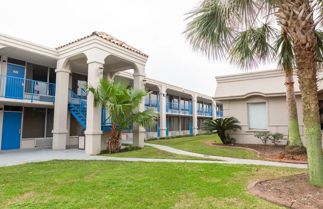 Travelodge By Wyndham Baton Rouge East-1