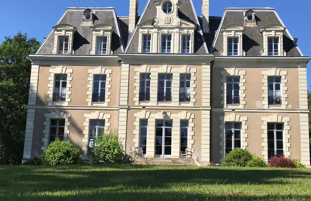 Château des Essards avec piscine et jacuzzi-1