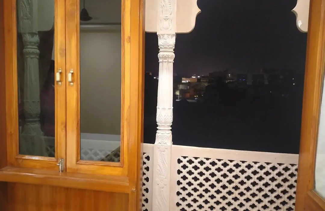 Tourist Inn-1