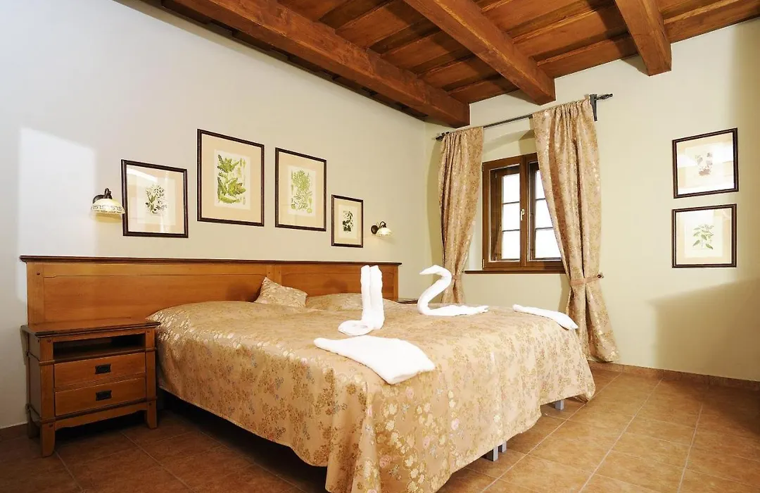 Hotel Kristin Hrádek-1