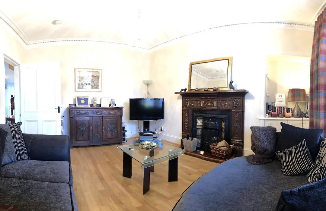 Carisbrooke Guest House-1