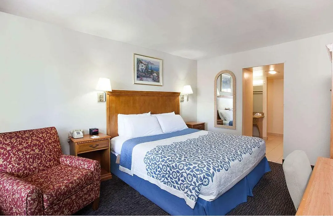 Days Inn By Wyndham Arlington/Washington Dc-1
