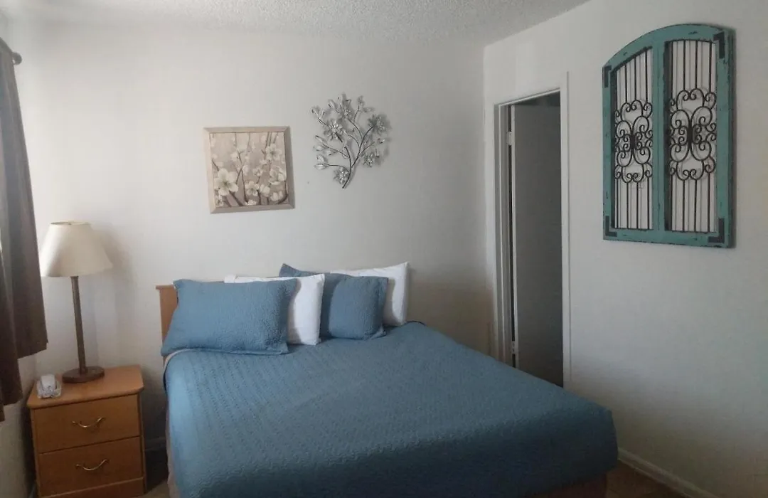 Little Daisy Motel-1