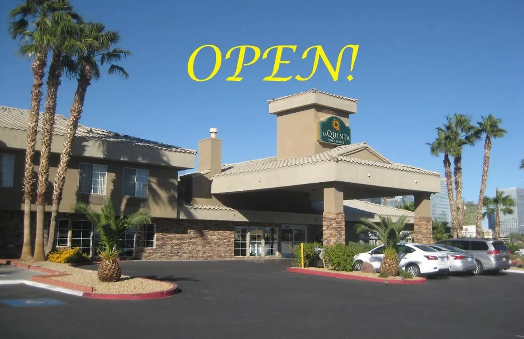 La Quinta Inn & Suites By Wyndham Lv Tropicana Stadium-1