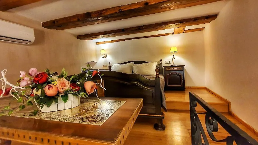 Casa Crown-1
