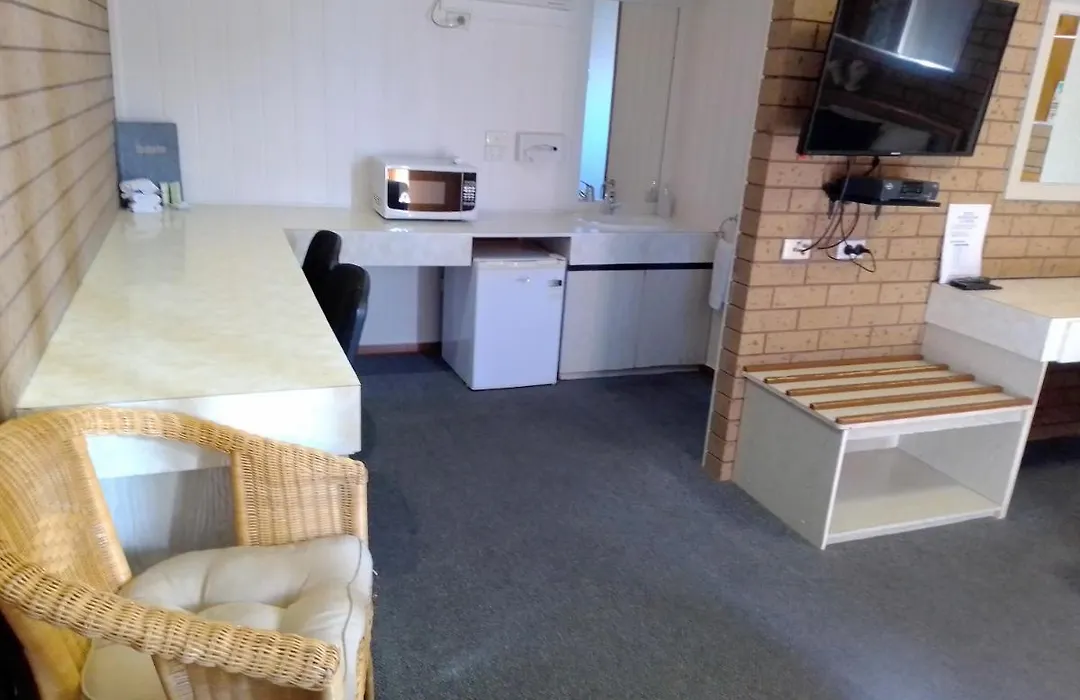 Country Home Motor Inn-1