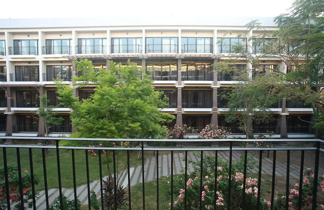 Summer Tree Hotel-1