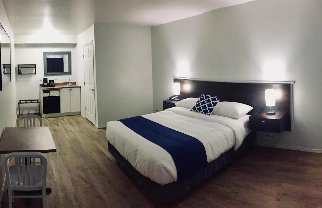 Humpback Inn-1