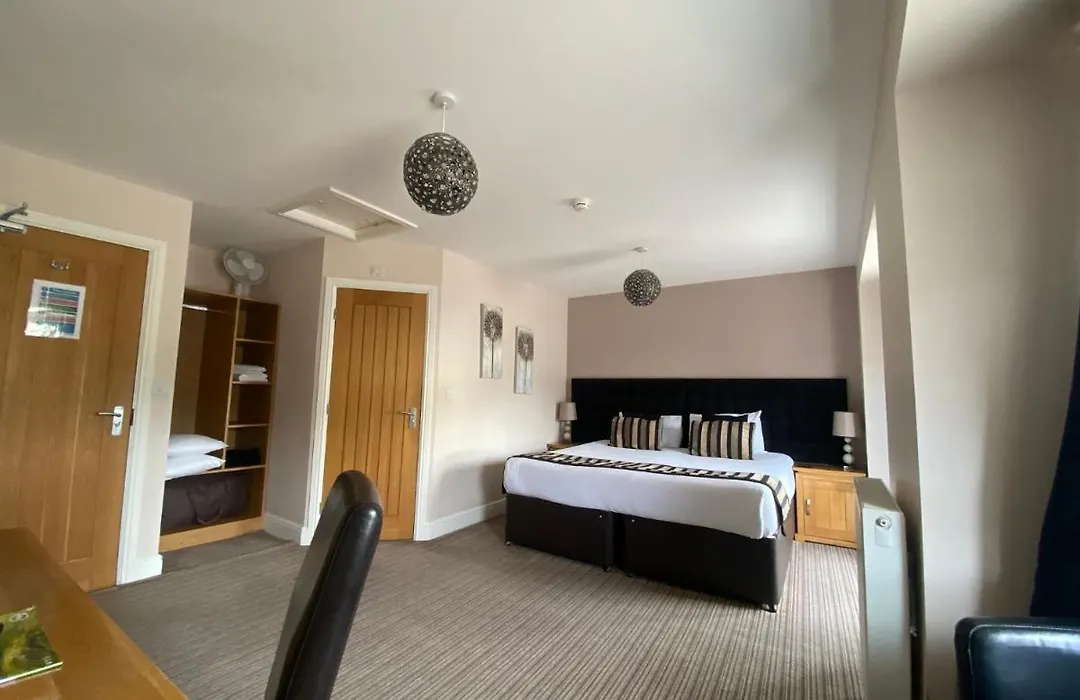 The Three Horseshoes Hotel-1