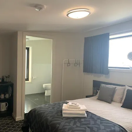 Queens Arms Hotel-3