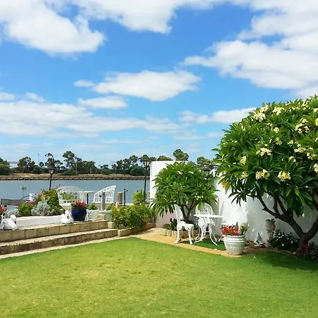 Boathouse Bunbury Bed & Breakfast-2