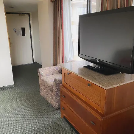 Ramada By Wyndham Englewood Hotel & Suites-2