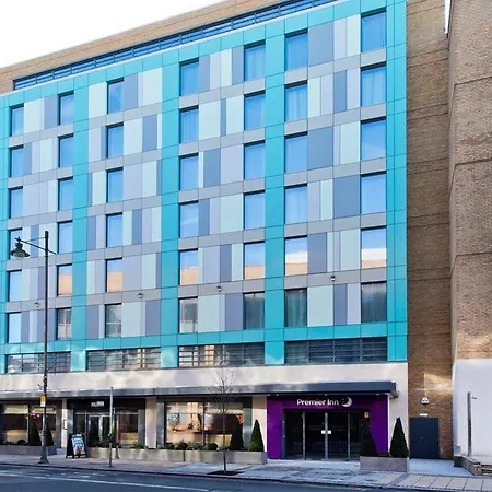 Premier Inn London Wimbledon - Broadway-3