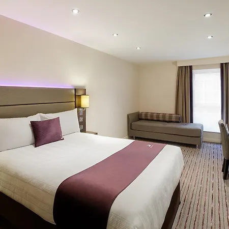 Premier Inn Gloucester-3