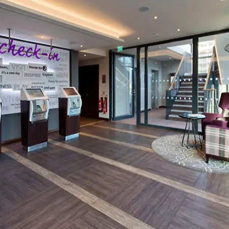 Premier Inn Staines Upon Thames-2
