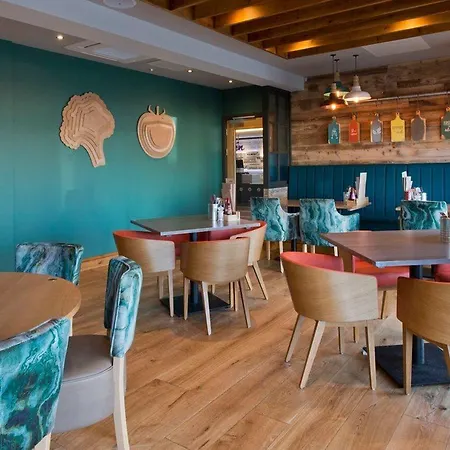 Premier Inn Rhyl Seafront-2