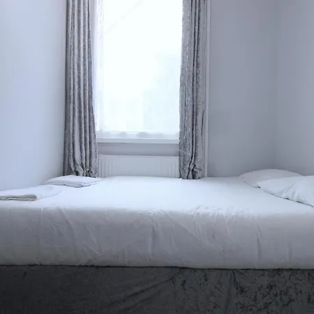 Clock House Hotel - London Croydon-3