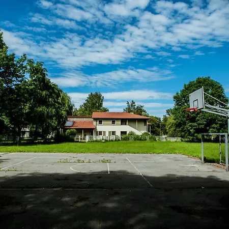 Miedzynarodowy Dom Spotkan Mlodziezy W Oswiecimiu-3