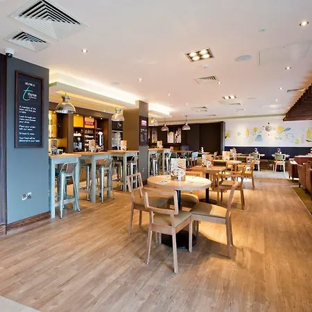 Premier Inn Honiton-2