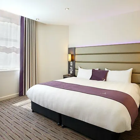 Premier Inn Honiton-3