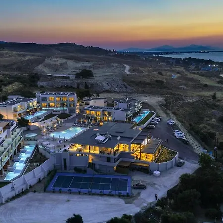 Harmony Crest Resort & Spa Adults Only-3
