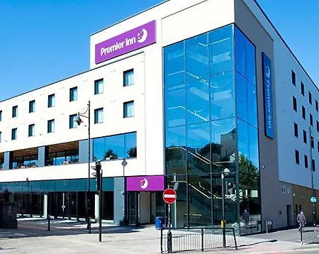 Premier Inn Staines Upon Thames-2