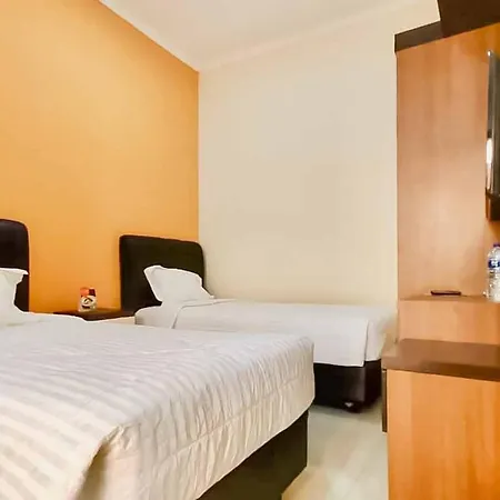 Reddoorz Plus Near Cirebon Super Block Mall 2-2