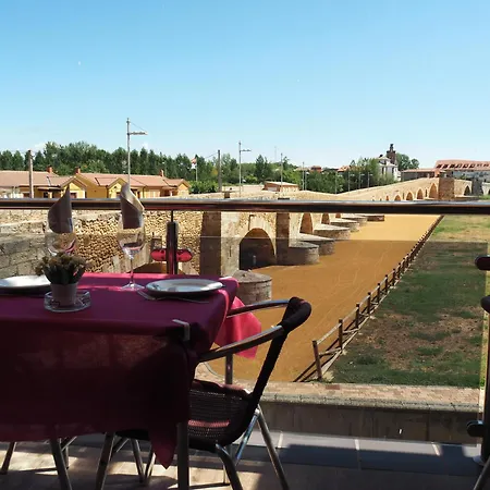 Hostal Don Suero De Quinones-2