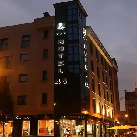 Hotel 44-2
