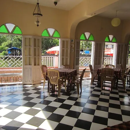 Ronil Royale-3