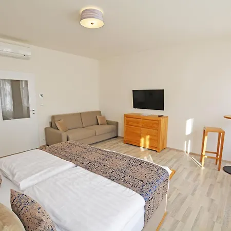 Historic Centre Aparthotel X-3