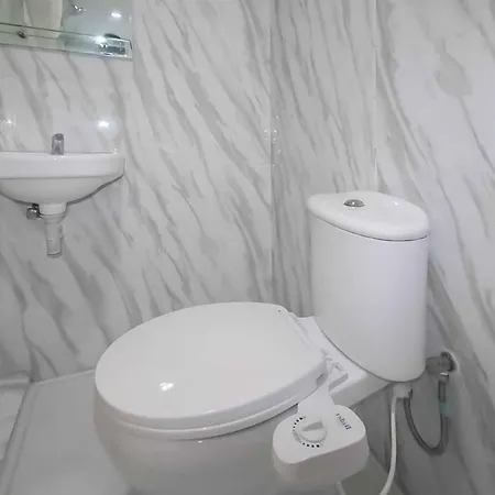 Miana Ancol Residence Mitra Reddoorz-3