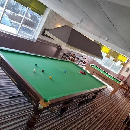 The Avenue Club And Lodge-2