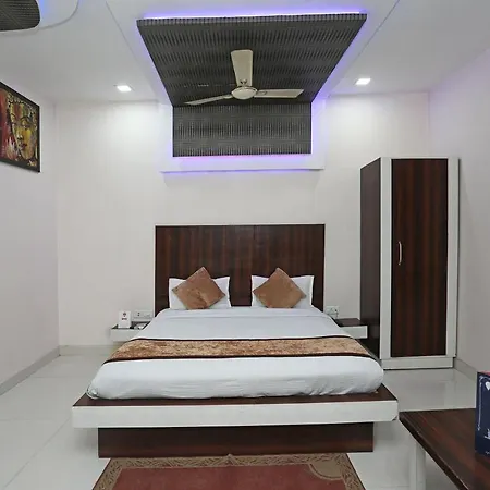 Oyo 3202 Hotel Gayatri Residency-2