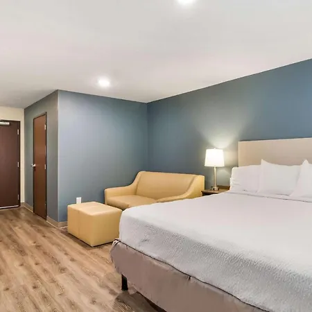 Woodspring Suites Lake Jackson-2
