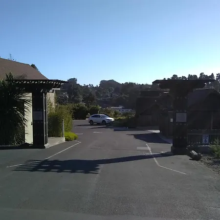 Noyo Harbor Inn-2