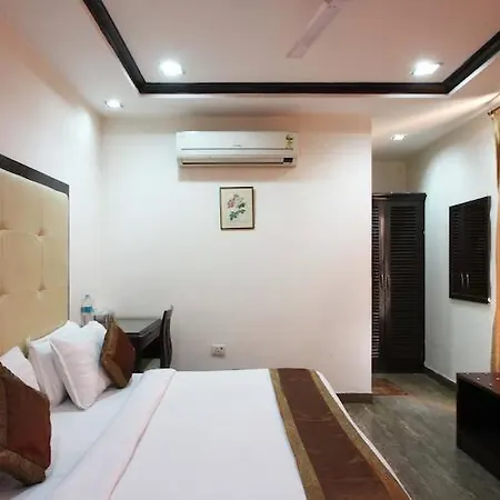 Hotel Veer Palace By Greysky Near Aiims Delhi-2