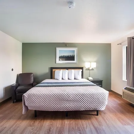 Hometowne Studios By Red Roof St. Louis - Airport/N Lindbergh-3