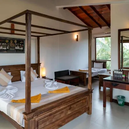 The Coconut Gardens Hotel & Restaurant-2