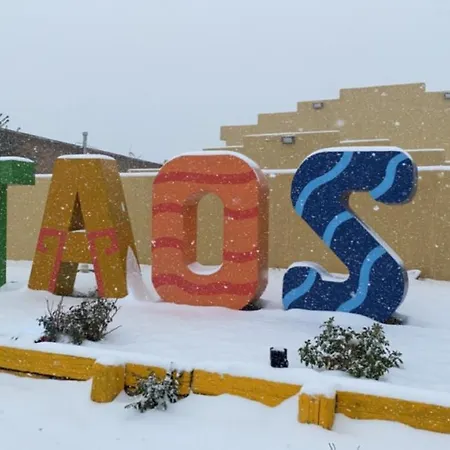 Super 8 By Wyndham Taos-2