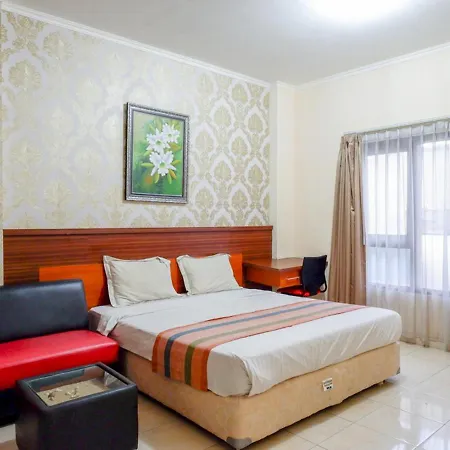 Pineapple Mansion Solo Mitra Reddoorz Near Rs Jih Solo-3