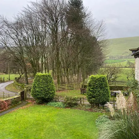 Dunscar Farm Bed & Breakfast-3