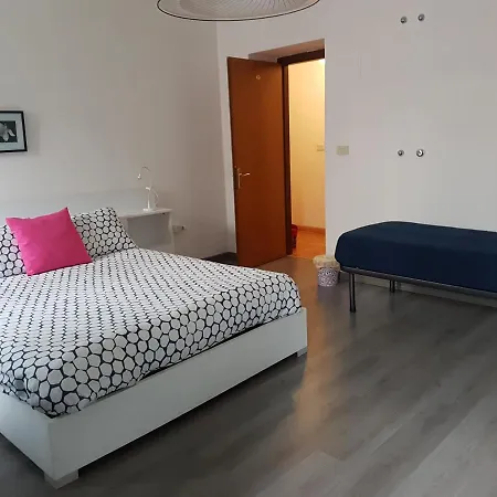 B&B Porto Vecchio Rooms - Stazione Centrale Trieste-2