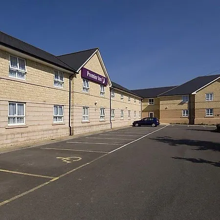 Premier Inn Chippenham-3