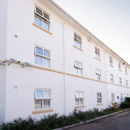 Premier Inn Cheltenham Central-2