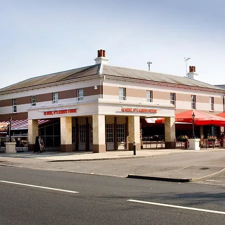 Premier Inn Cheltenham Central-3