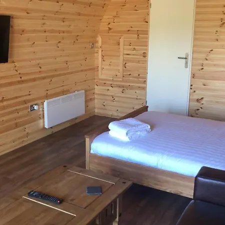 Superior Glamping Pod With Hot Tub-3