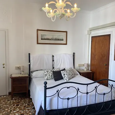 B&B Al Teatro With Canal View-2